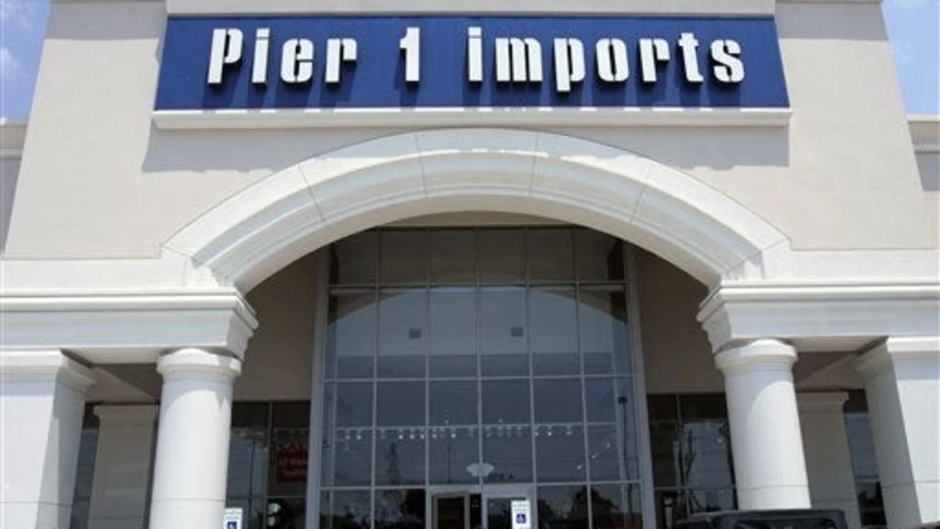 Pier 1 Imports closing nearly half of stores as sales falter