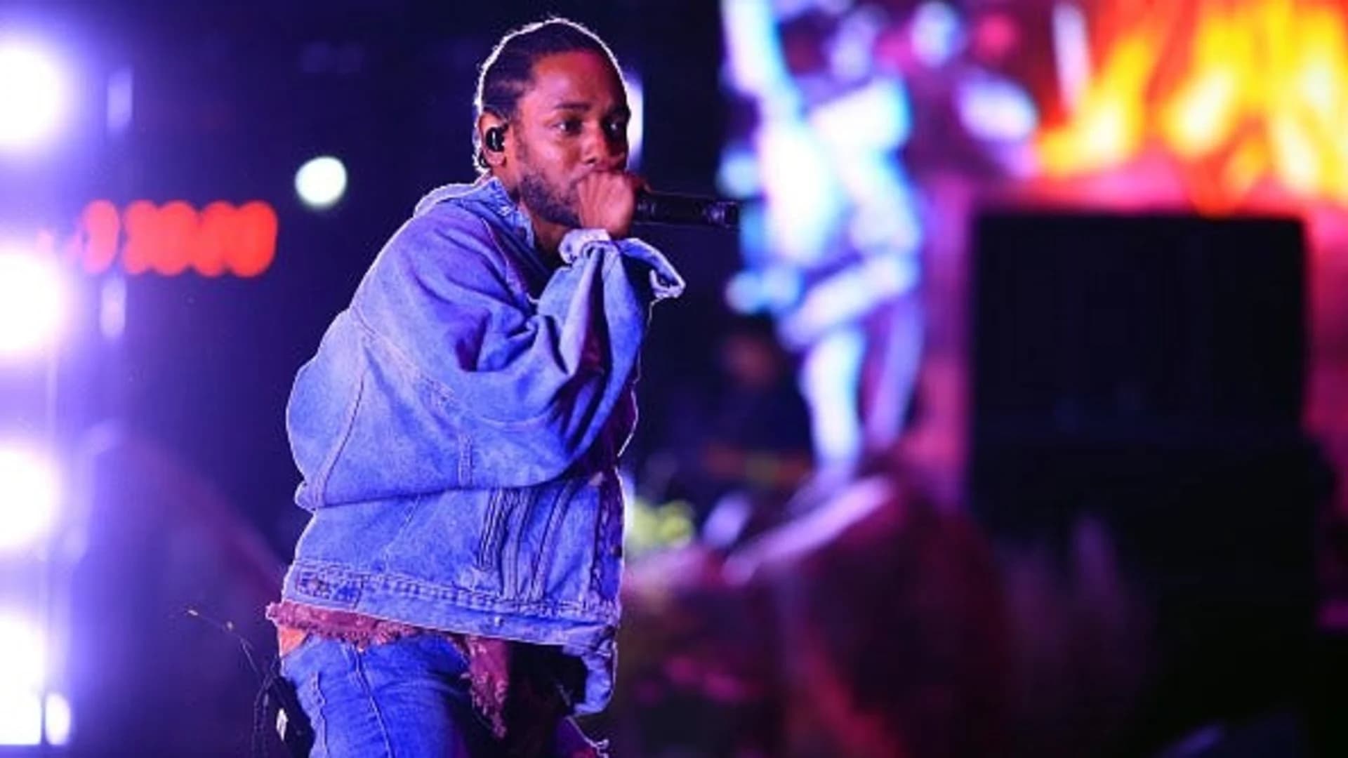 #N12BX: Kendrick Lamar wins Pulitzer Prize