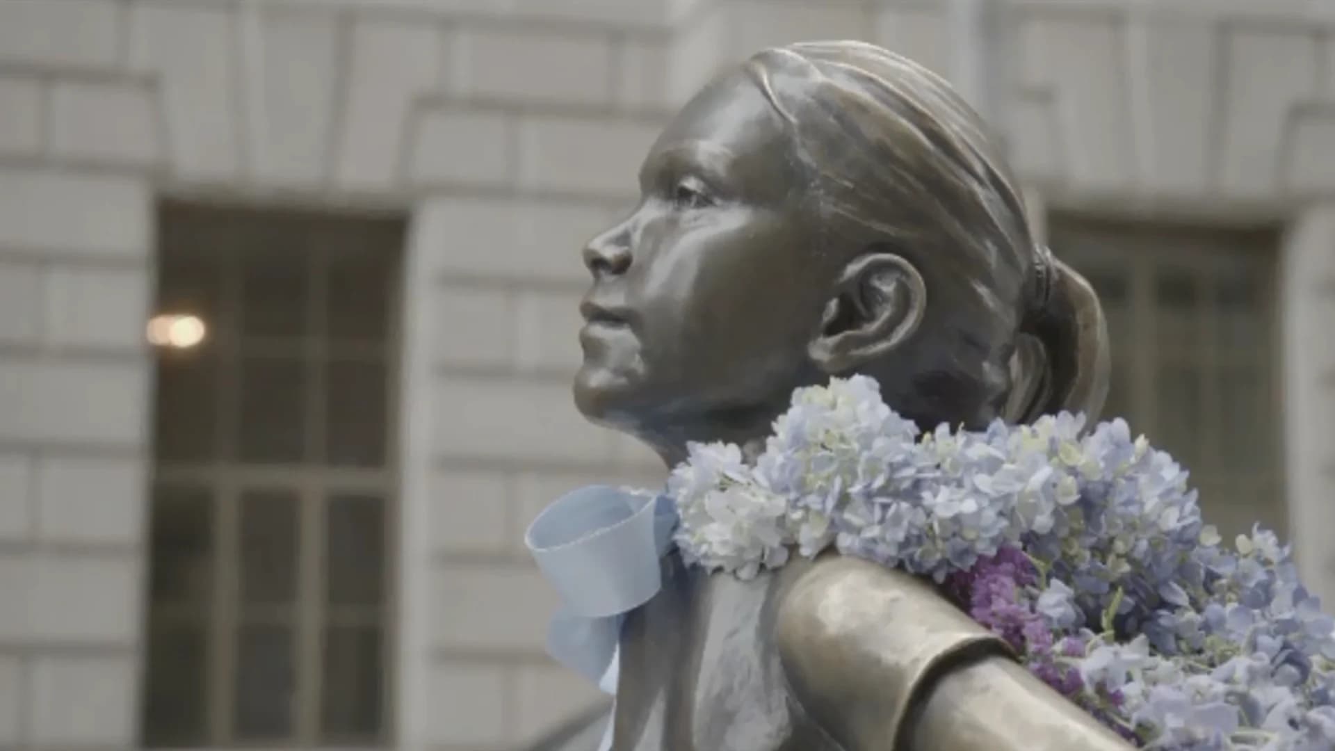#N12BX: ‘Fearless Girl’ statue moving