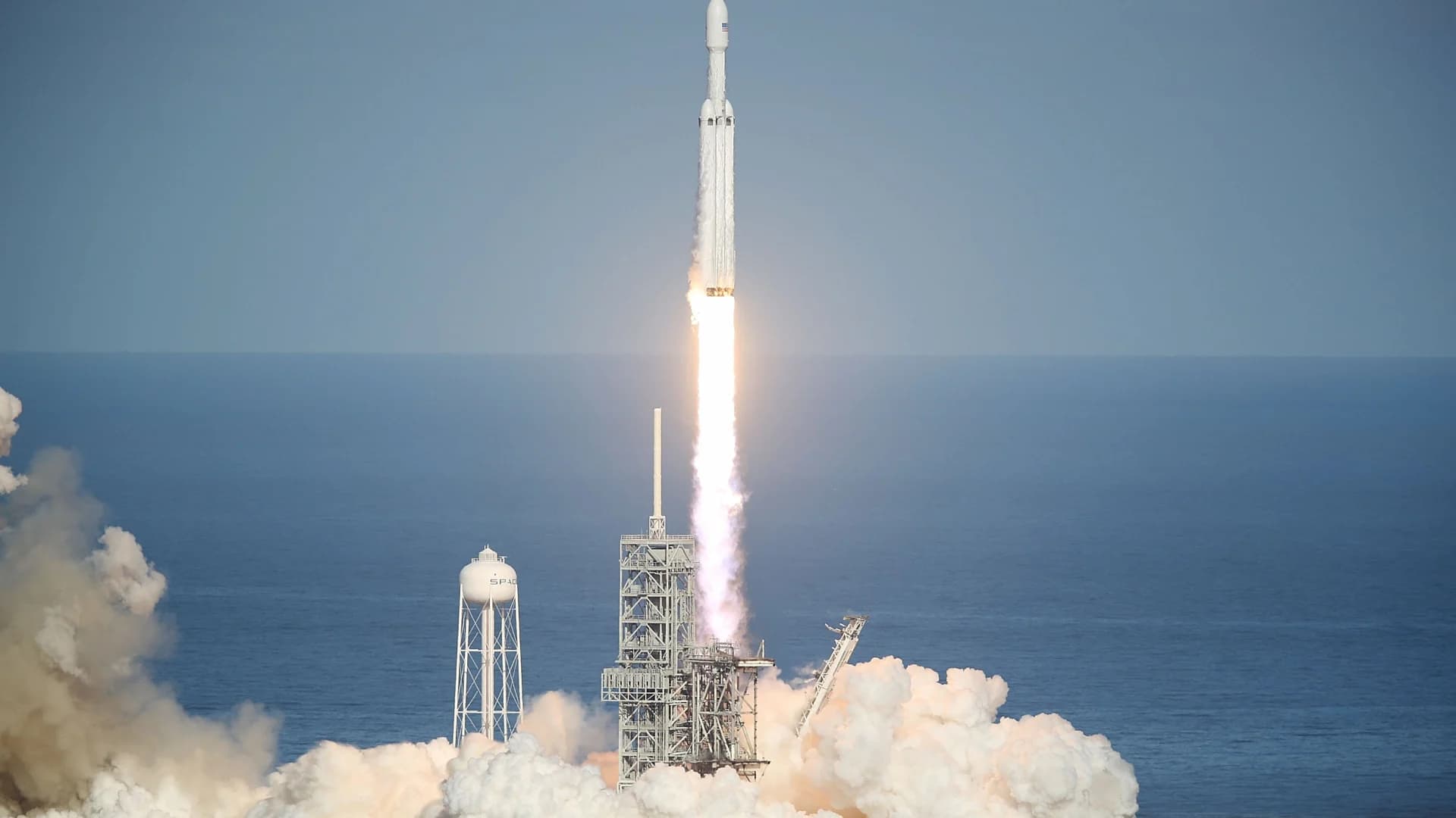 WATCH: Video of the SpaceX Falcon Heavy rocket launch