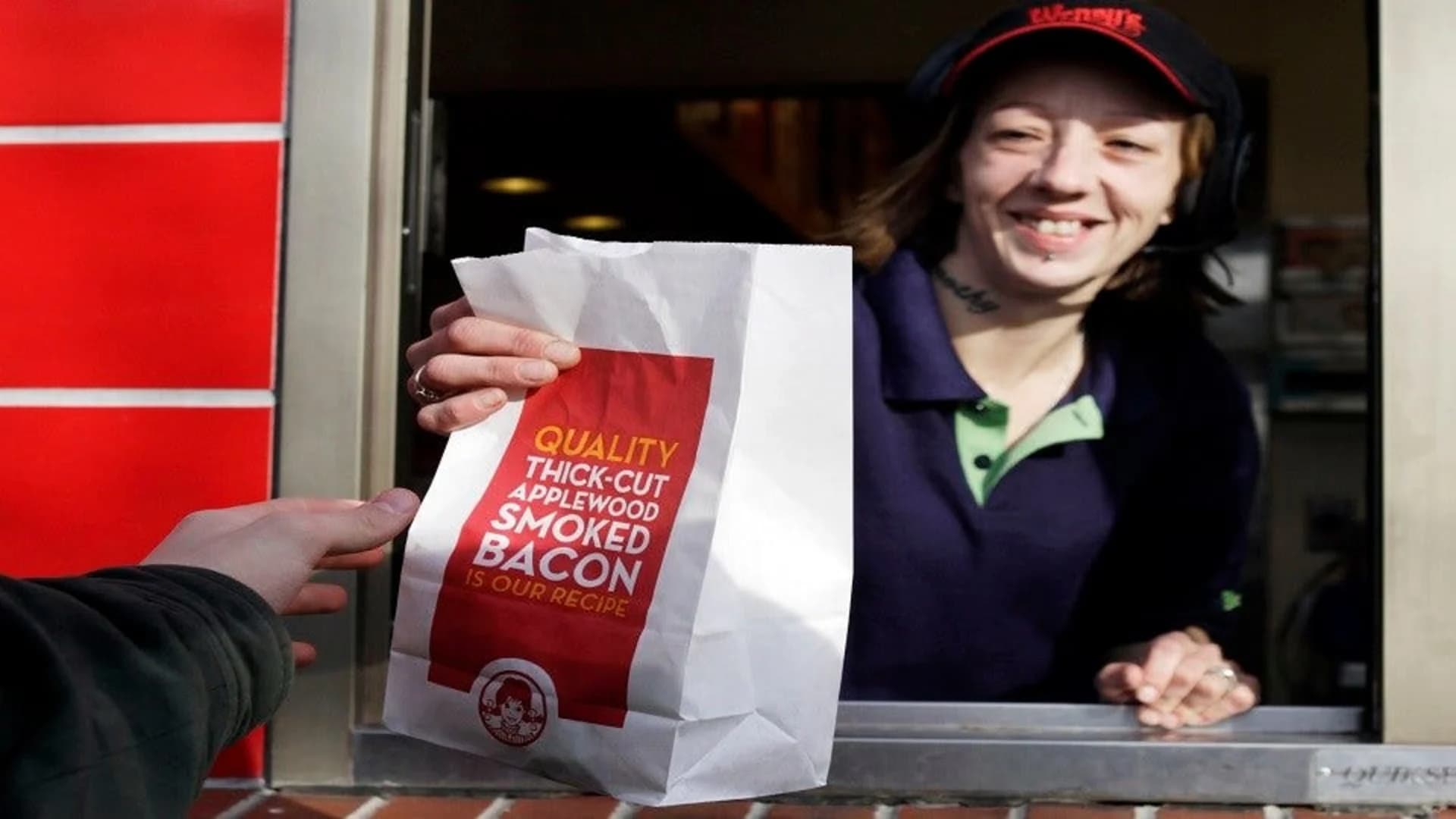 Wake up with Wendy’s! Chain starts serving breakfast